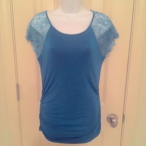 EUC Sz M Design History Shirt Teal colored shirt
